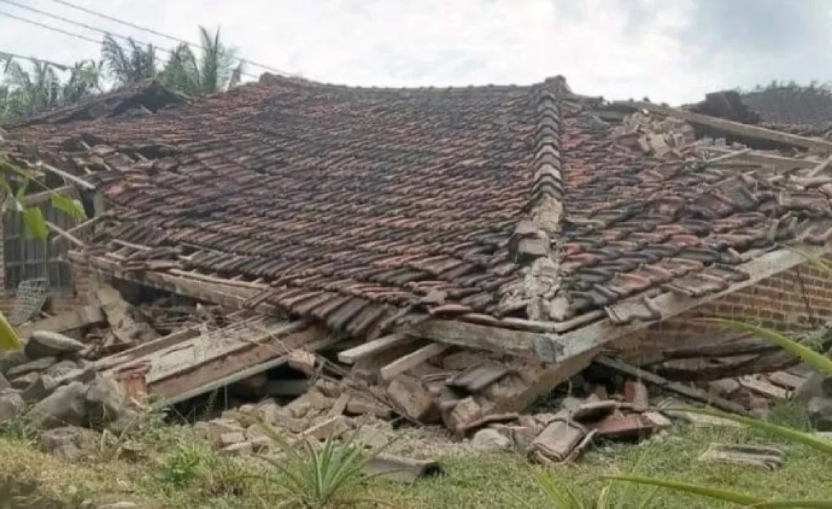 Kerusakan Akibat Gempa Tuban-Bawean. (Sumber Foto: dok. istimewa/TatarMedia.ID - Rudi Imelda)