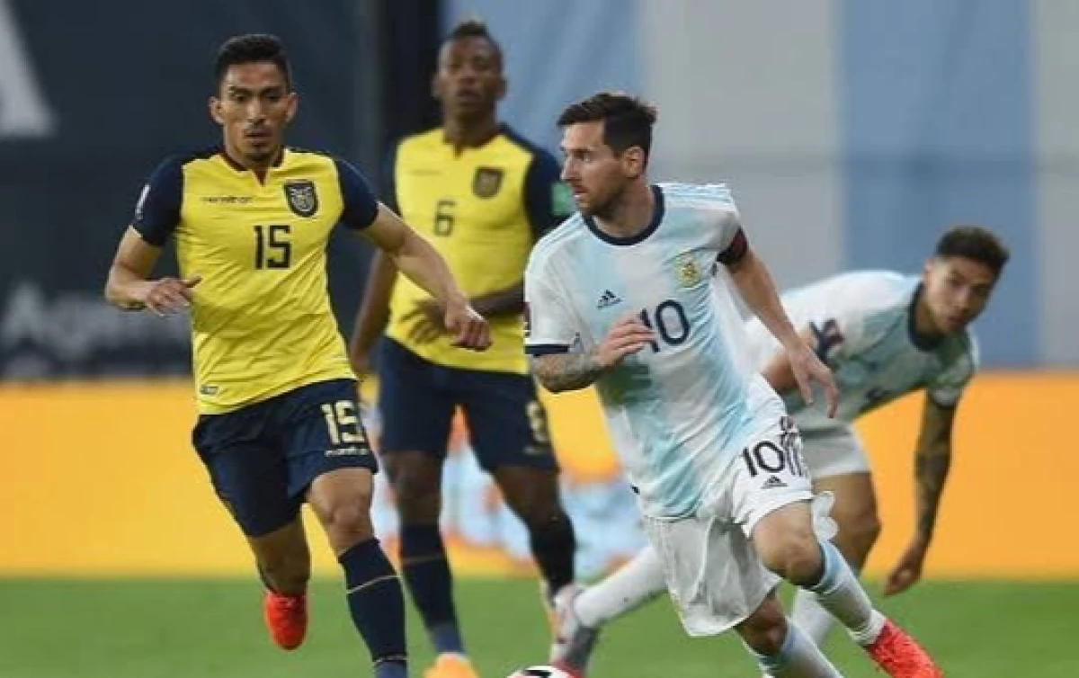 Lionel Messi membantu Argentina kalahkan Ekuador. (Foto: Getty Images/Marcelo Endelli)