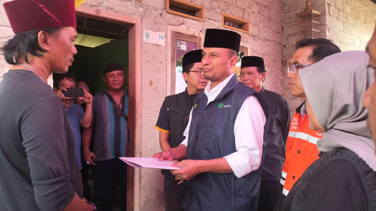 PJ Bupati Subang Berikan Santunan  Korban Kecelakaan Bus di Ciater Subang