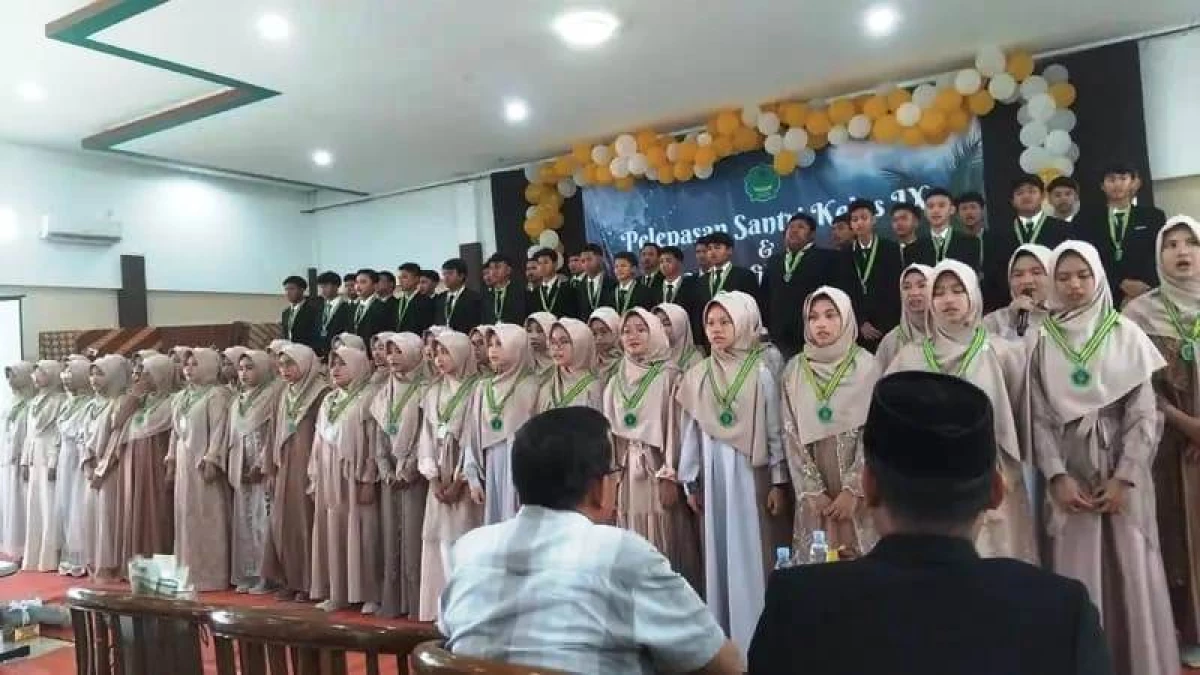 68 Santri SMPIT Al-Madinah Karawang Lulus