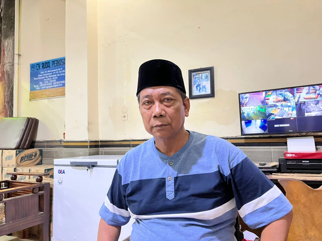CINDY DESITA PUTRI/PASUNDAN EKSPRES.  Bakal calon bupati Subang Suradi, penjual bakso dari Pantura.