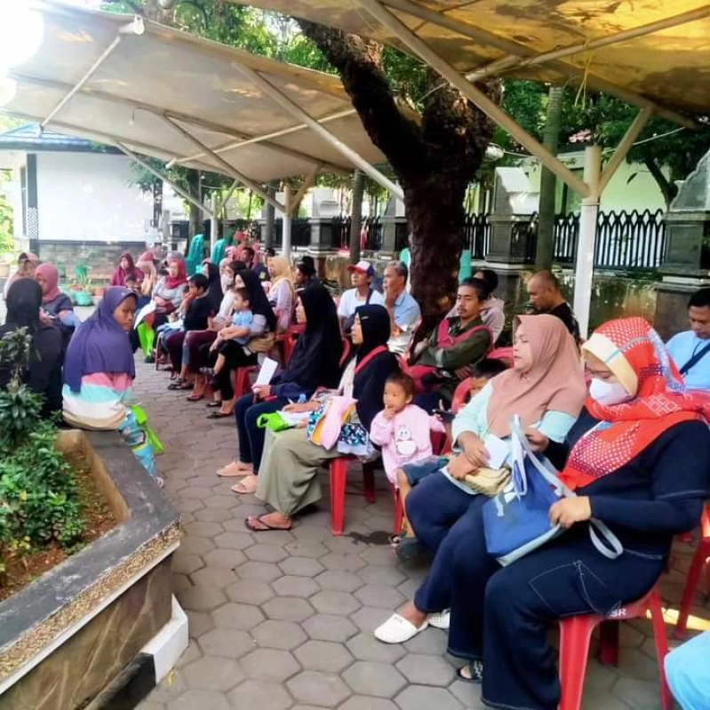Bagikan Telur dan Daging Ayam Gratis untuk Keluarga Resiko Stunting