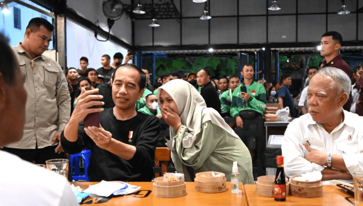 Presiden Jokowi Santap Mi Gacoan, Warga Mataram Antusias!