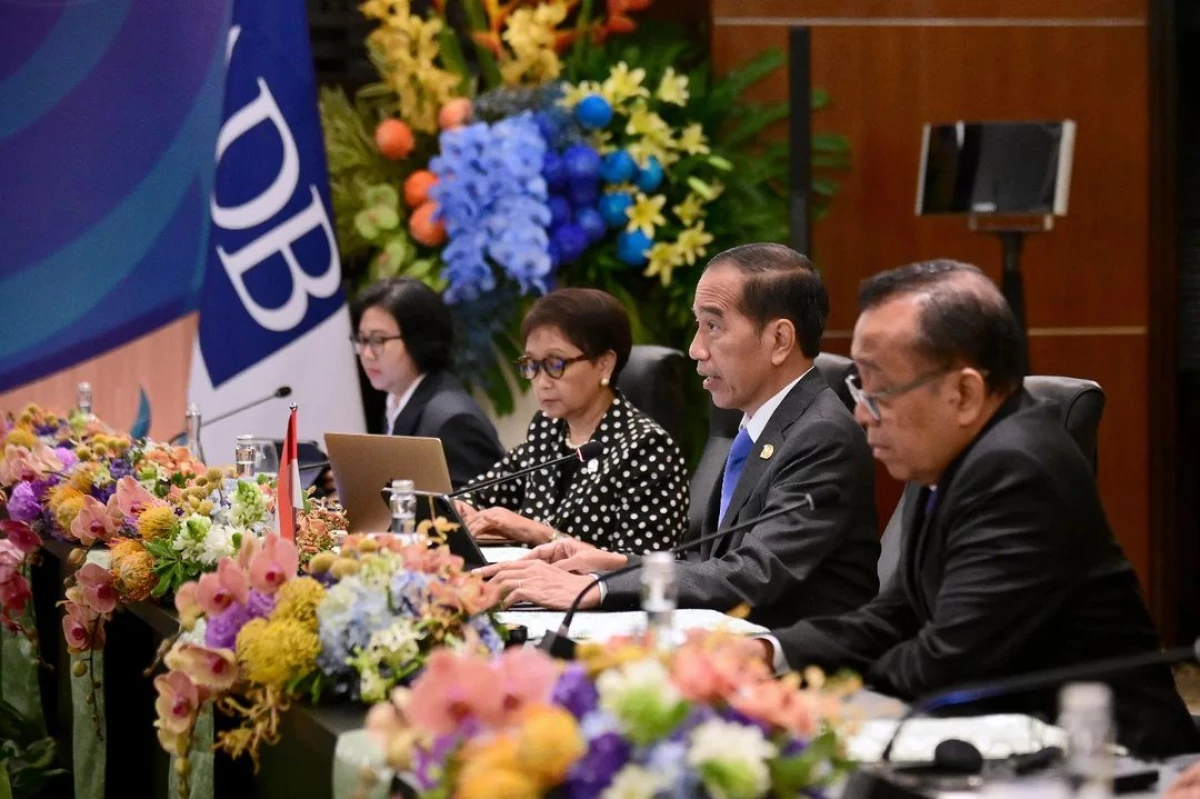 Presiden Jokowi Bahas Kemitraan dan Transisi Energi dengan Presiden ADB di KTT World Water Forum