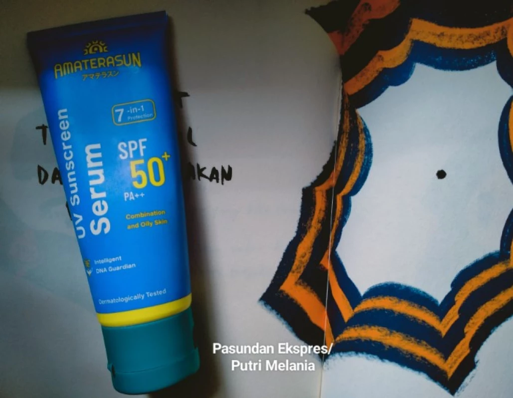 Review Sunscreen Serum Amaterasun. (Sumber Foto: Putri Melania/Pasundan Ekspres)