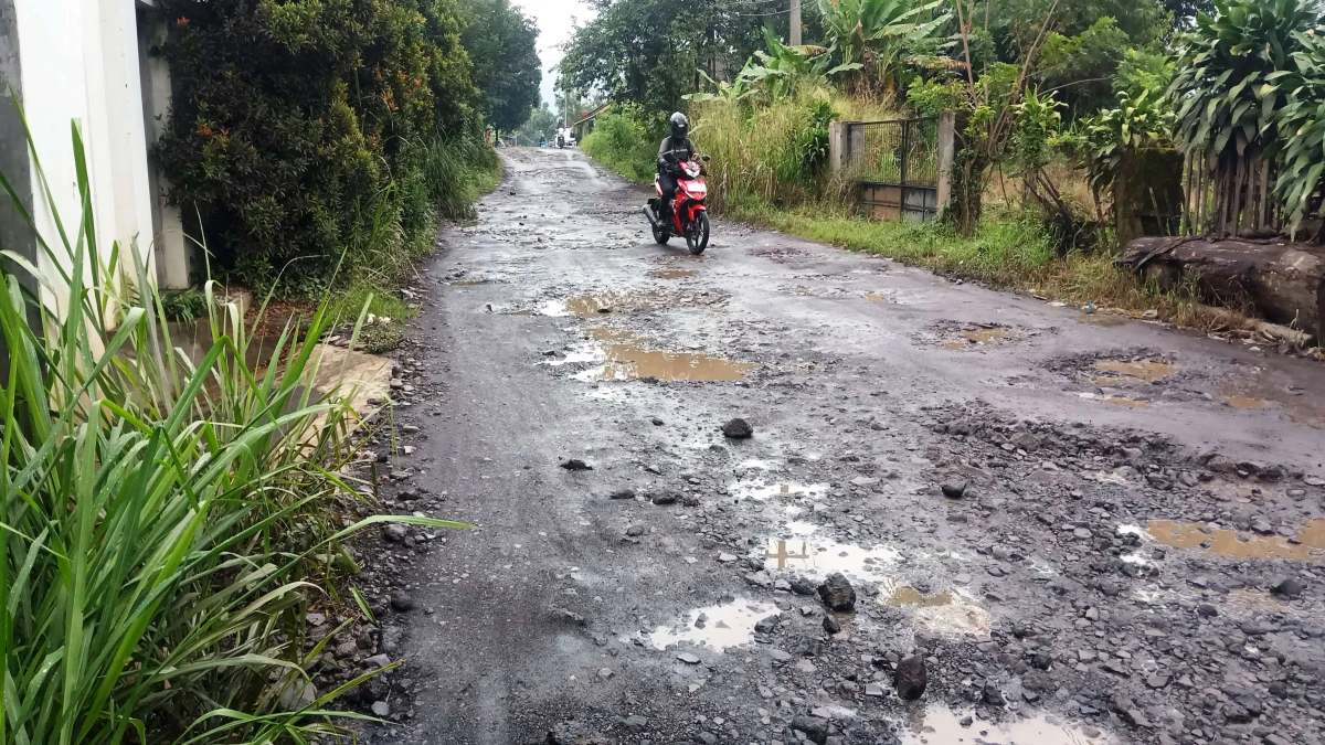 Warga Kumpay Keluhkan Jalan yang Rusak Parah, Sudah 6 Tahun Tak Kunjung Diperbaiki