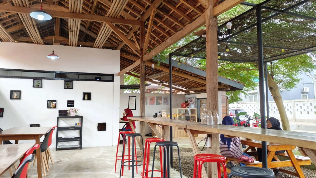 Cafe Baru "Di Bawah Pohon" Tawarkan Sensasi Minimalis dan Aesthetic di Subang