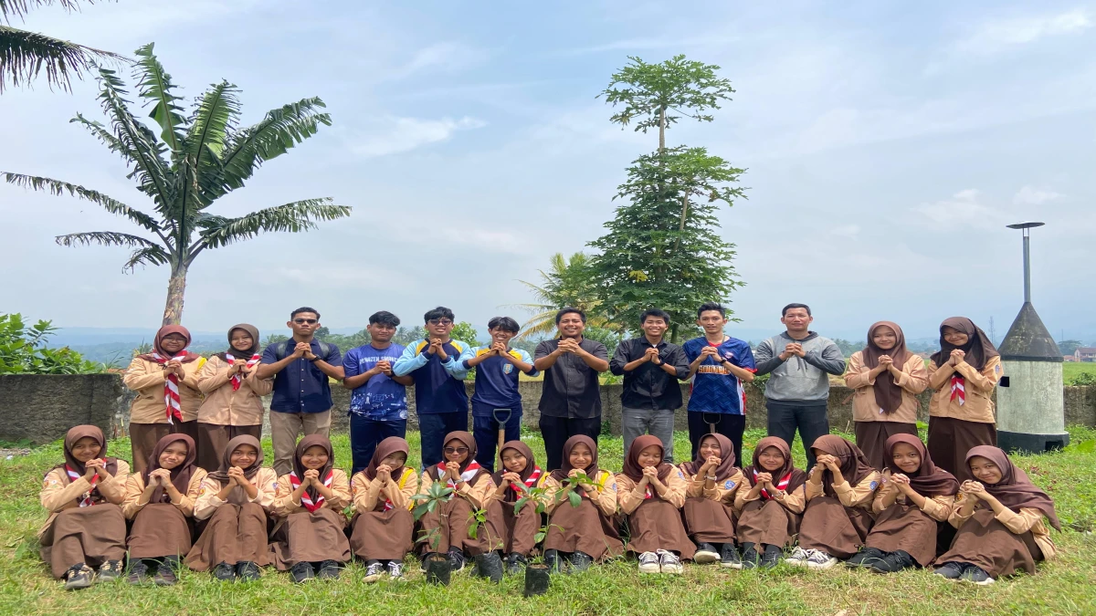 Subang Kolaboratif dan SMAN 1 Cisalak Gelar Penanaman Pohon untuk Ruang Terbuka Hijau
