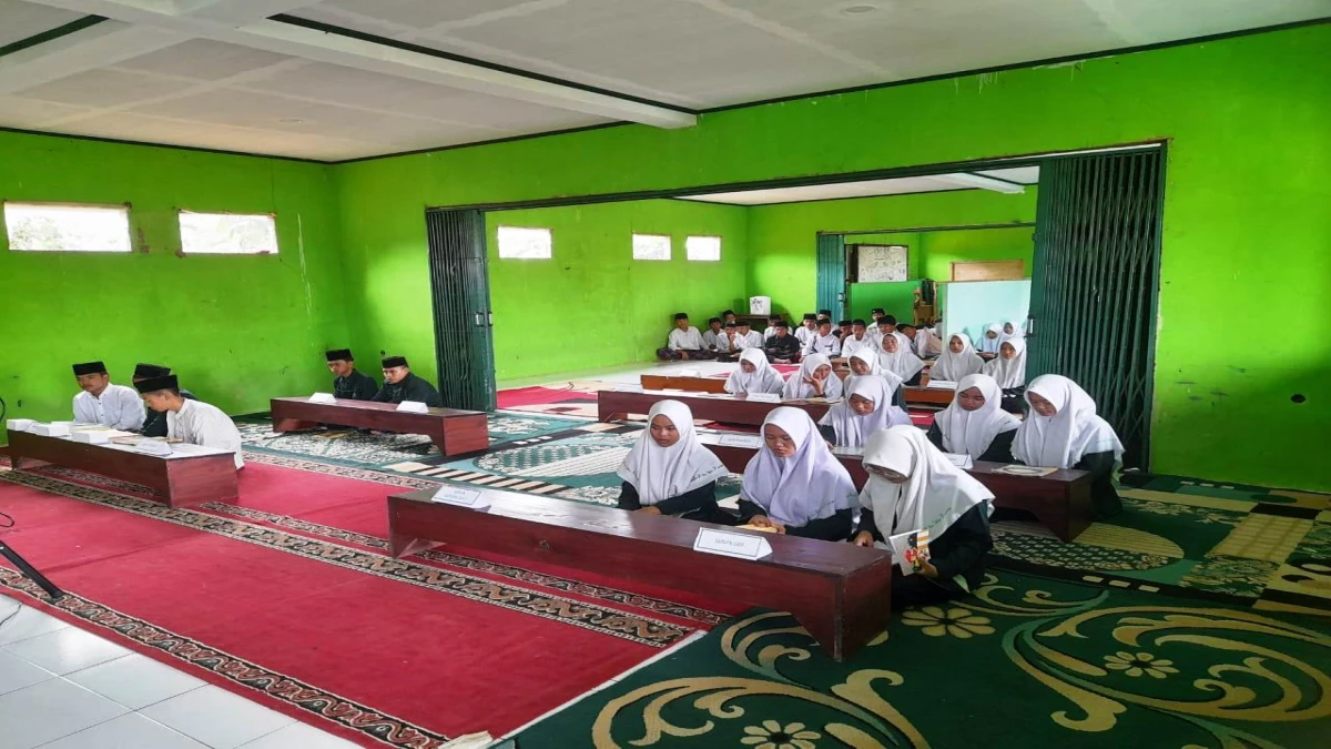 LBM Bareng RMI NU Subang Latih Santri Soal Bahtsul Masail, Majukan Bidang Ekonomi Pesantren