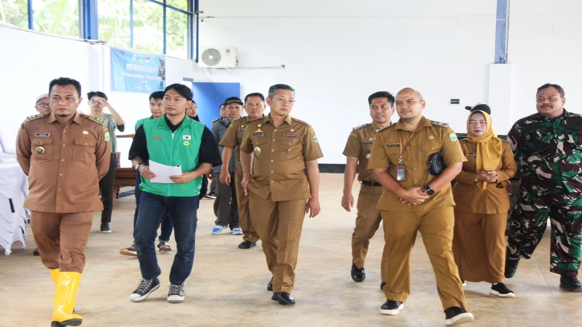Hari Pertama Menjabat, Pj Bupati Subang Ade Afriandi Tinjau TPS 3R di Desa Wantilan