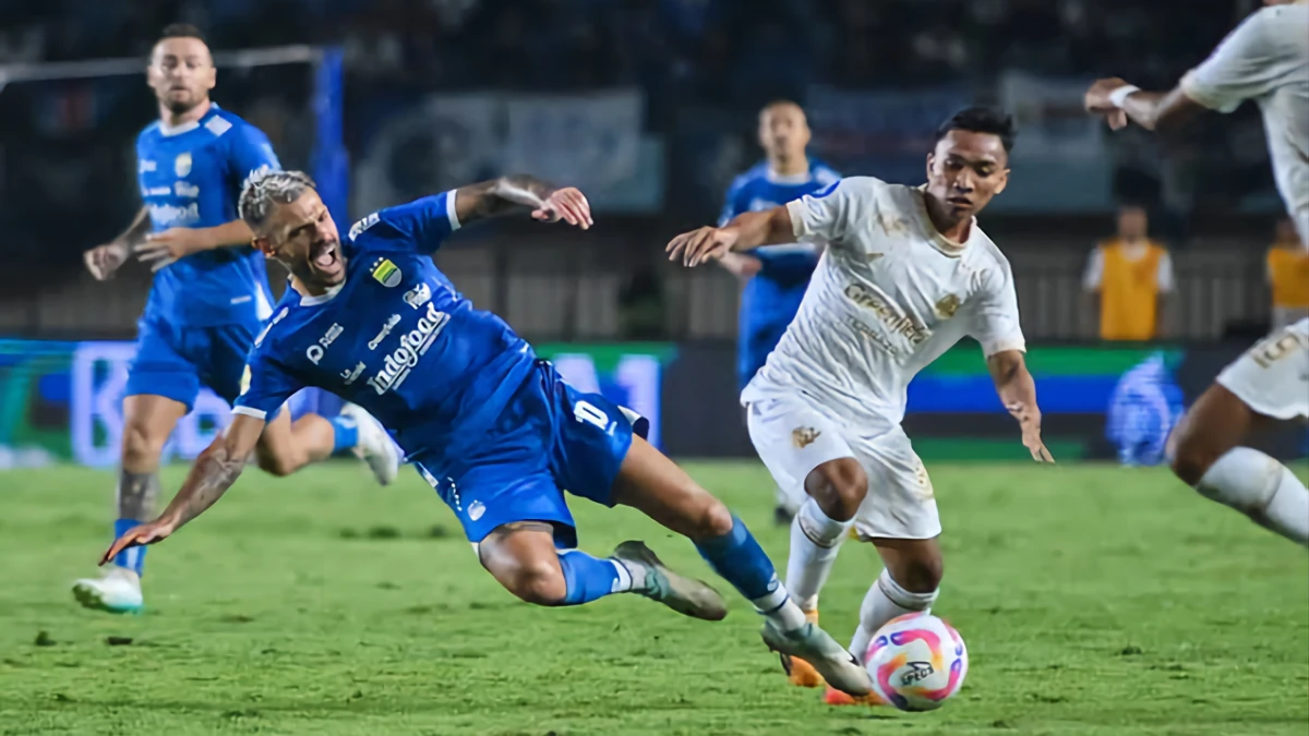 Link Live Streaming Arema FC vs Persib Bandung di Liga 1 Hari Ini