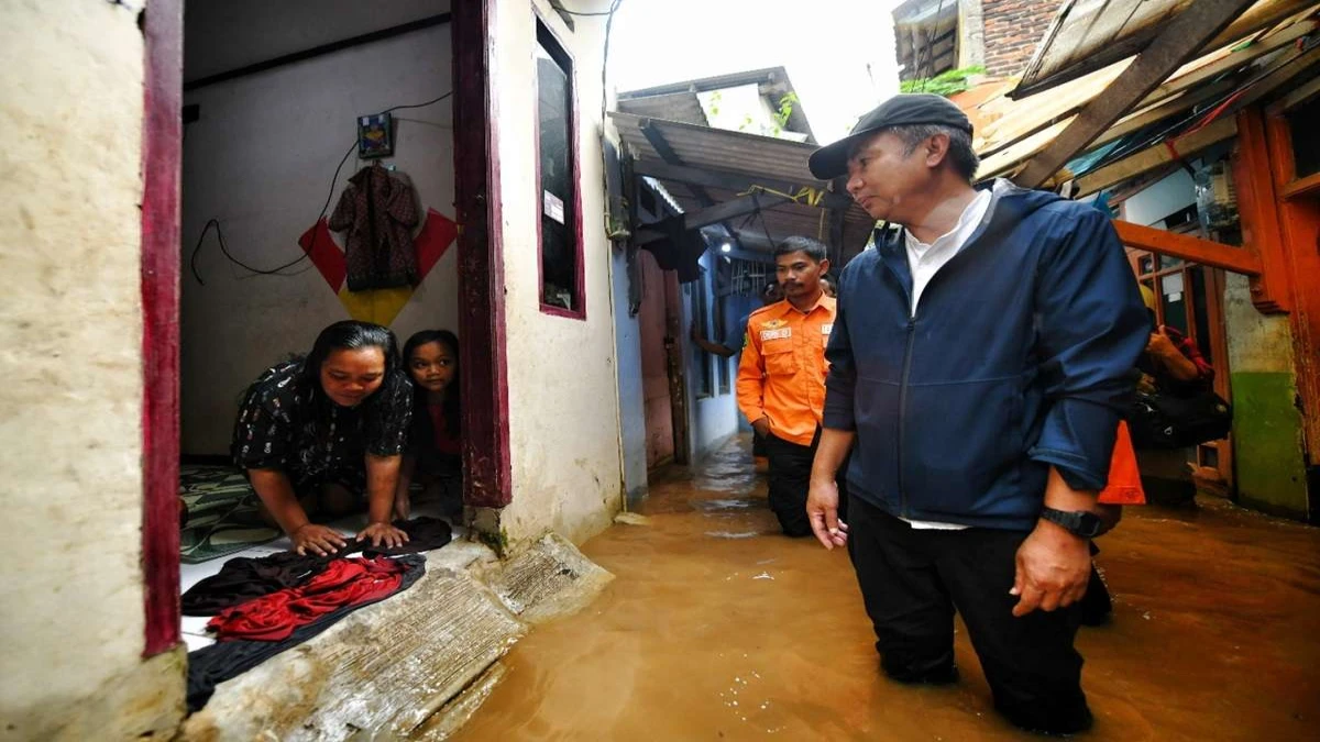 Pj Gubernur Jabar Ajak Sinergi Atasi Banjir di Dayeukolot