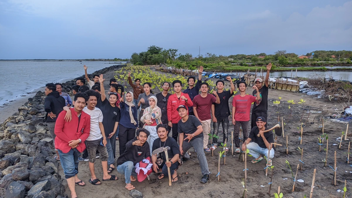 GMNI Subang Menggelar Kaderisasi Tingkat Dasar dan Penanaman Pohon Mangrove