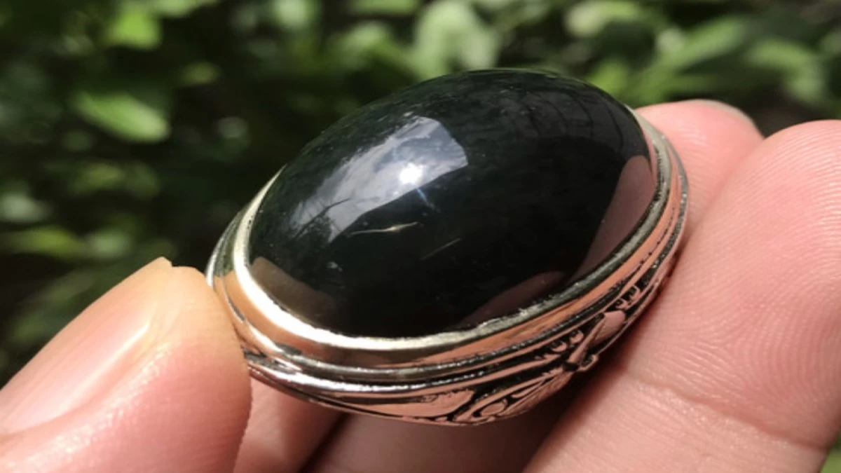 8 Ciri-Ciri Batu Black Jade Asli yang Wajib Kamu Ketahui