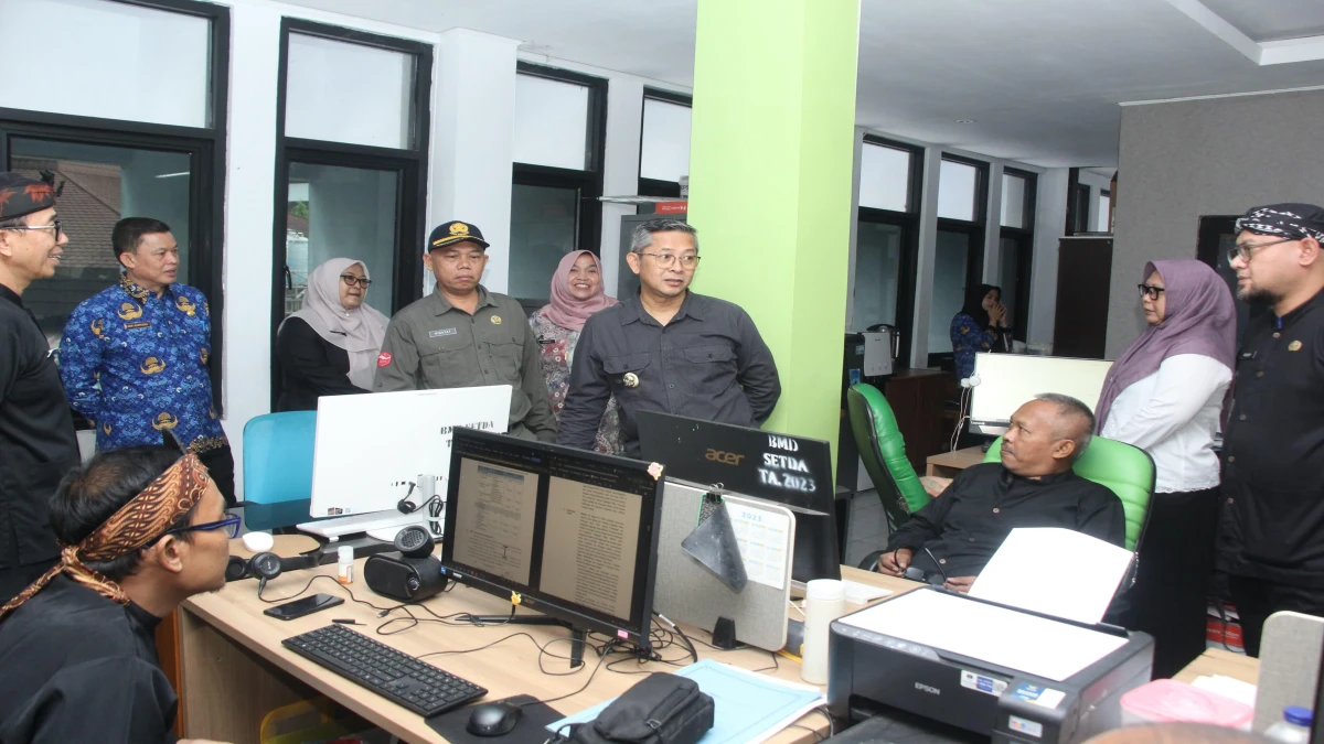 Pj. Bupati Subang Sidak Ruang Pelayanan Setda, Tekankan Disiplin dan Efisiensi