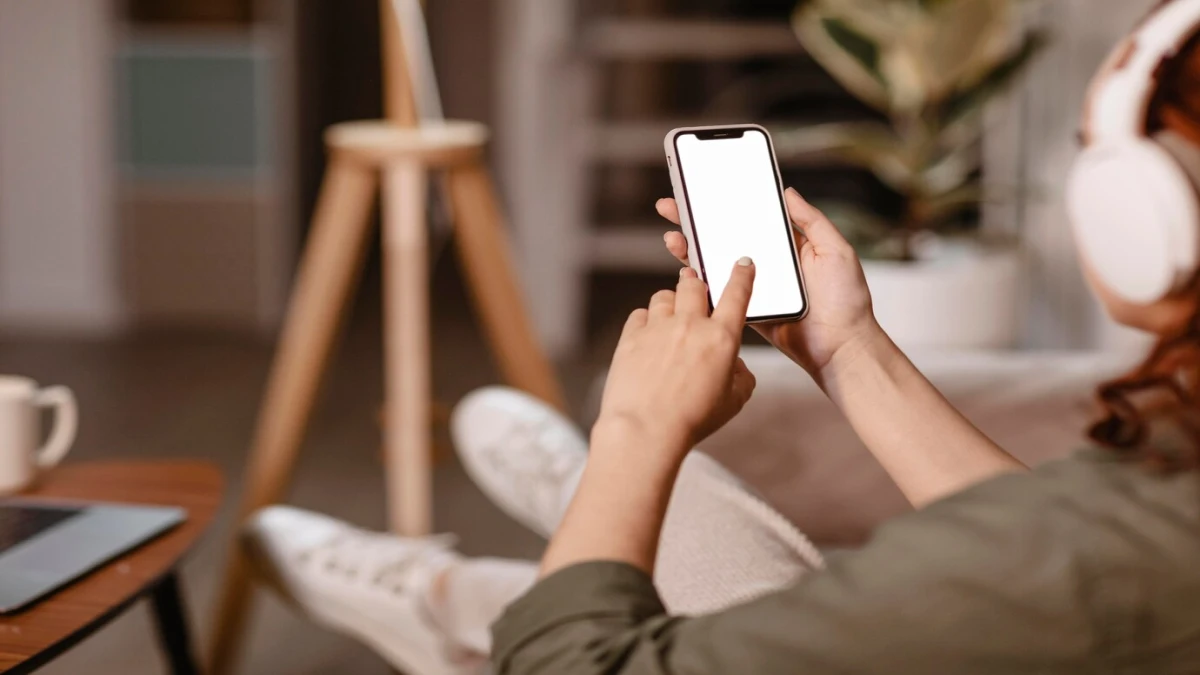 Apple Diam-diam Hadirkan Koneksi Starlink ke iPhone