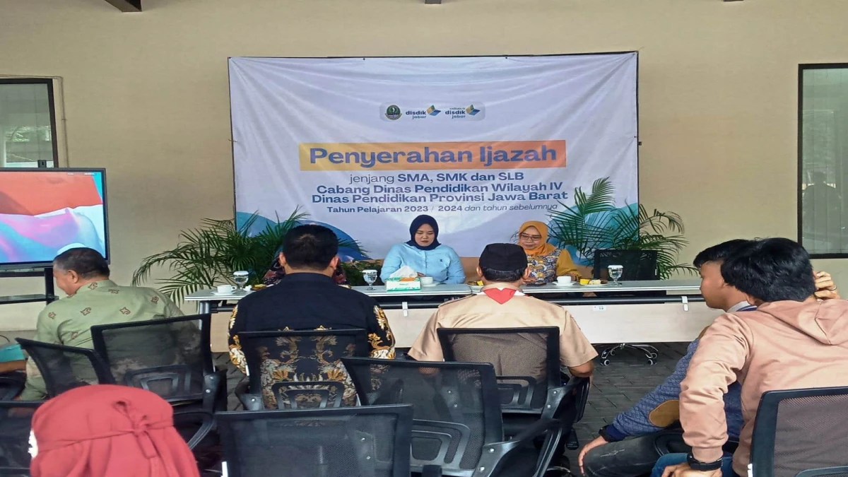 KCD Wilayah IV Serahkan Ijazah kepada Lulusan SMA/SMK/SLB Yang Belum Diambil  di Purwakarta