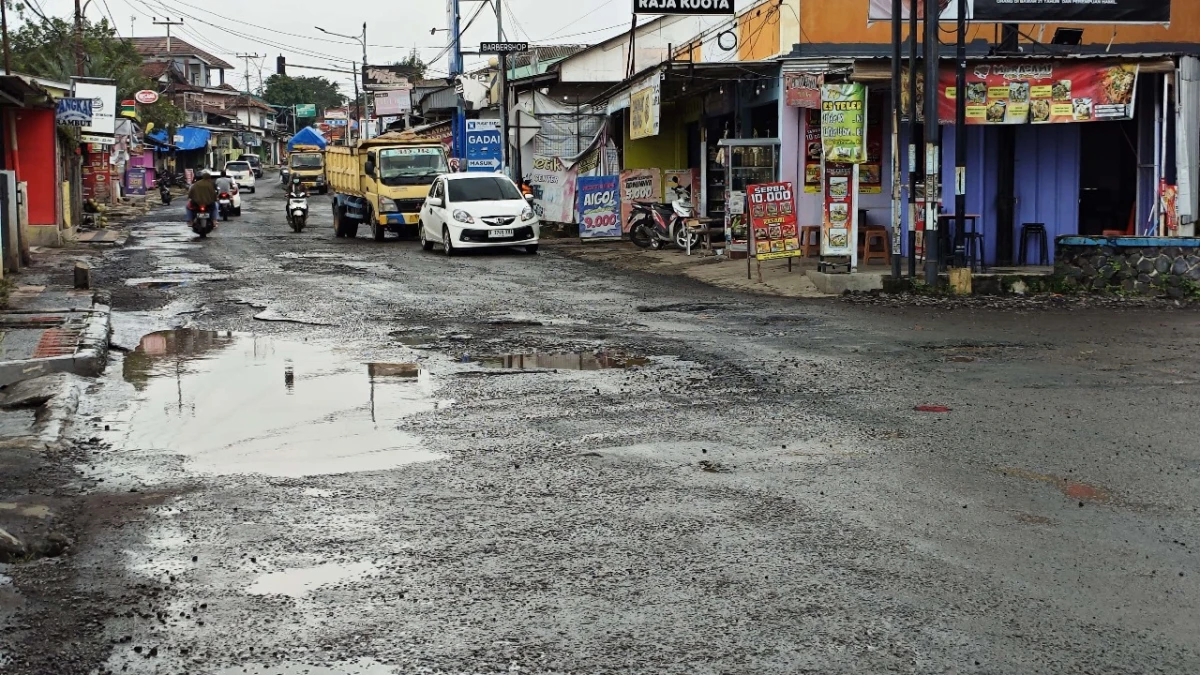 Kota Subang Kusut Akibat Jalan Butut
