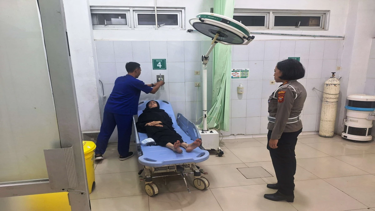 Aksi Heroik Kasat Lantas, Selamatkan Wanita Pingsan di Jalan Raya