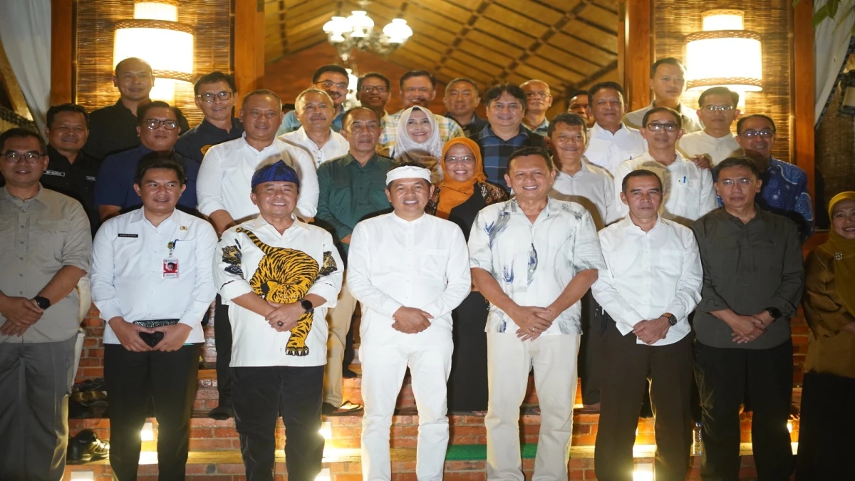 Dedi Mulyadi Tegaskan Fokus Infrastruktur dan Media Sosial dalam Konsolidasi dengan Sekda se-Jawa Barat