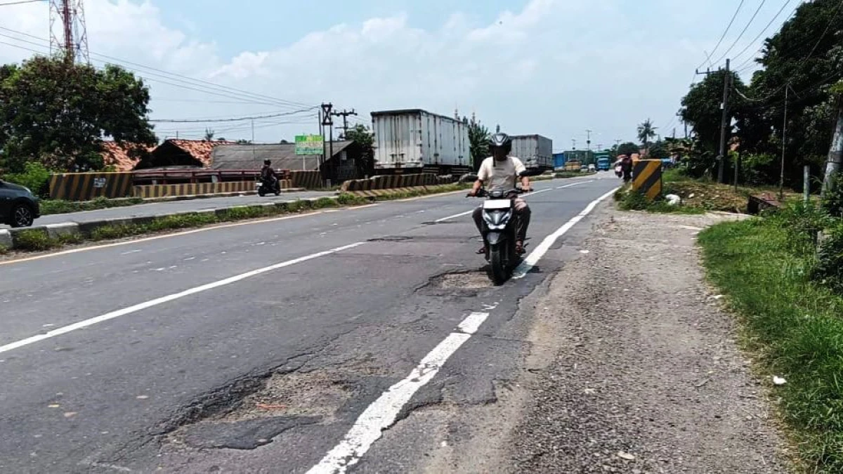 Tak Hanya di Jalur Perkotaan, Jalan Nasional di Pantura Subang Juga Rusak Parah