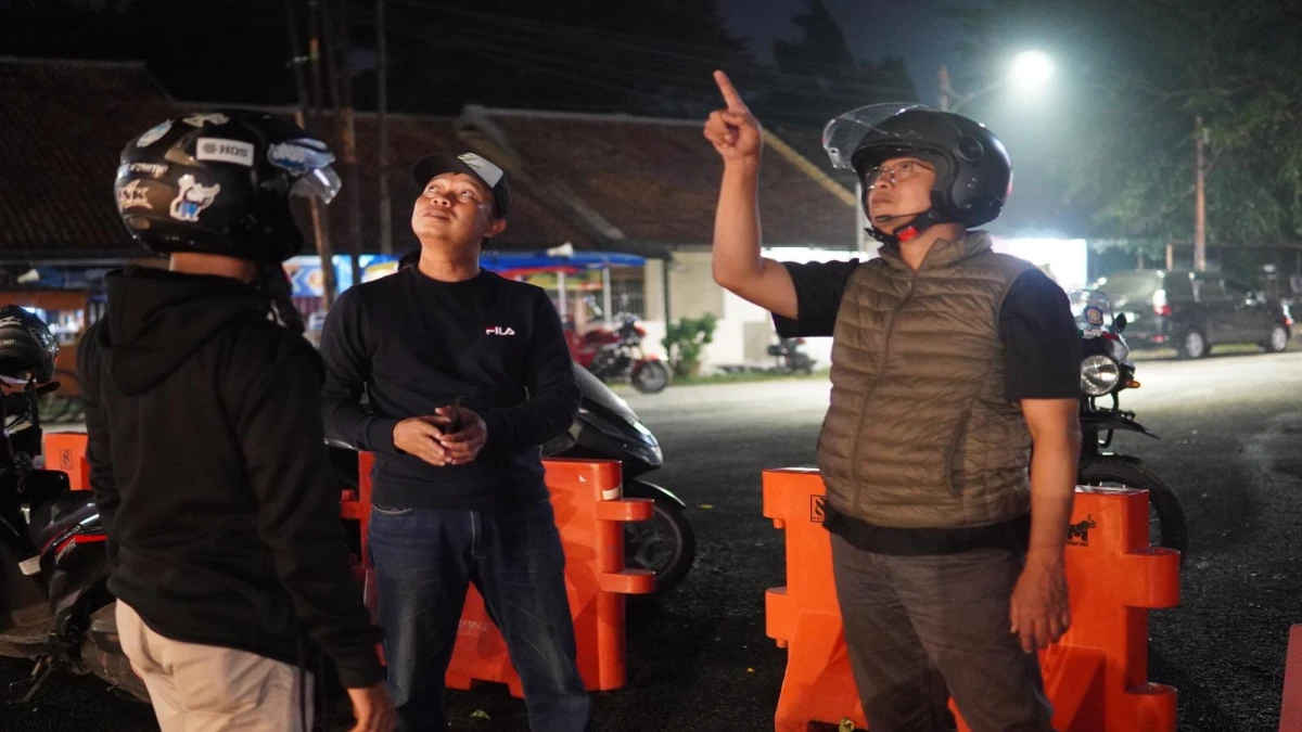 Pj. Bupati Subang Tinjau Penerangan Jalan dan Water Barrier untuk Keselamatan Warga