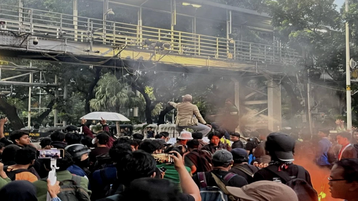 Puncak Demo Indonesia Gelap: BEM SI Gelar Aksi di Istana Negara Saat Pelantikan Kepala Daerah