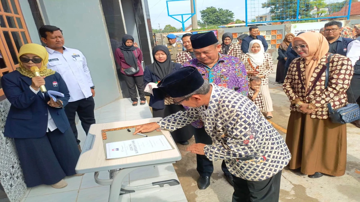 Pj BupatiPurwakarta Sebut Model Pendidikan Yasri Bisa Dicontoh, Resmikan Gedung Koperasi
