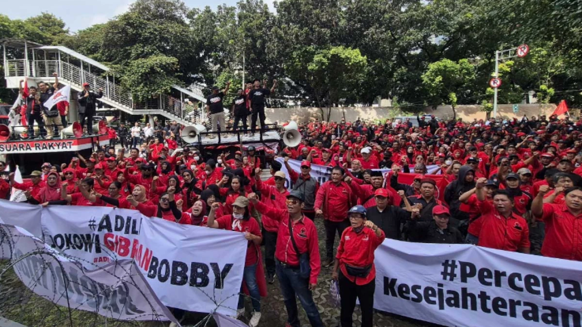 Hasto Kristiyanto Memenuhi Panggilan KPK untuk Diperiksa, Kader PDIP Kepung Gedung Merah Putih