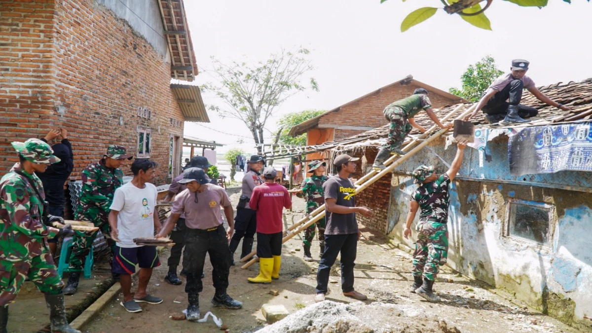 Satgas TMMD Bongkar Rumah Pejuang Pendidikan