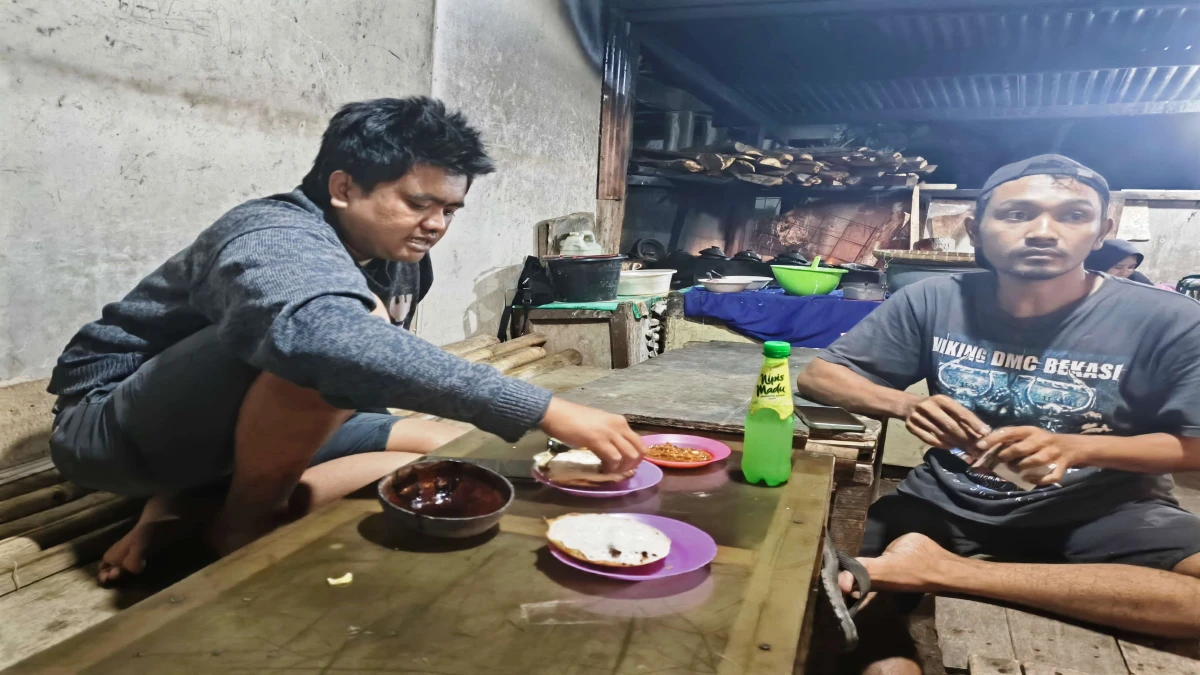 Kuliner Legend Sorabi Situ Cigayonggong Kasomalang, Mampu Bertahan 22 Tahun, Penikmatnya dari Berbagai Pulau