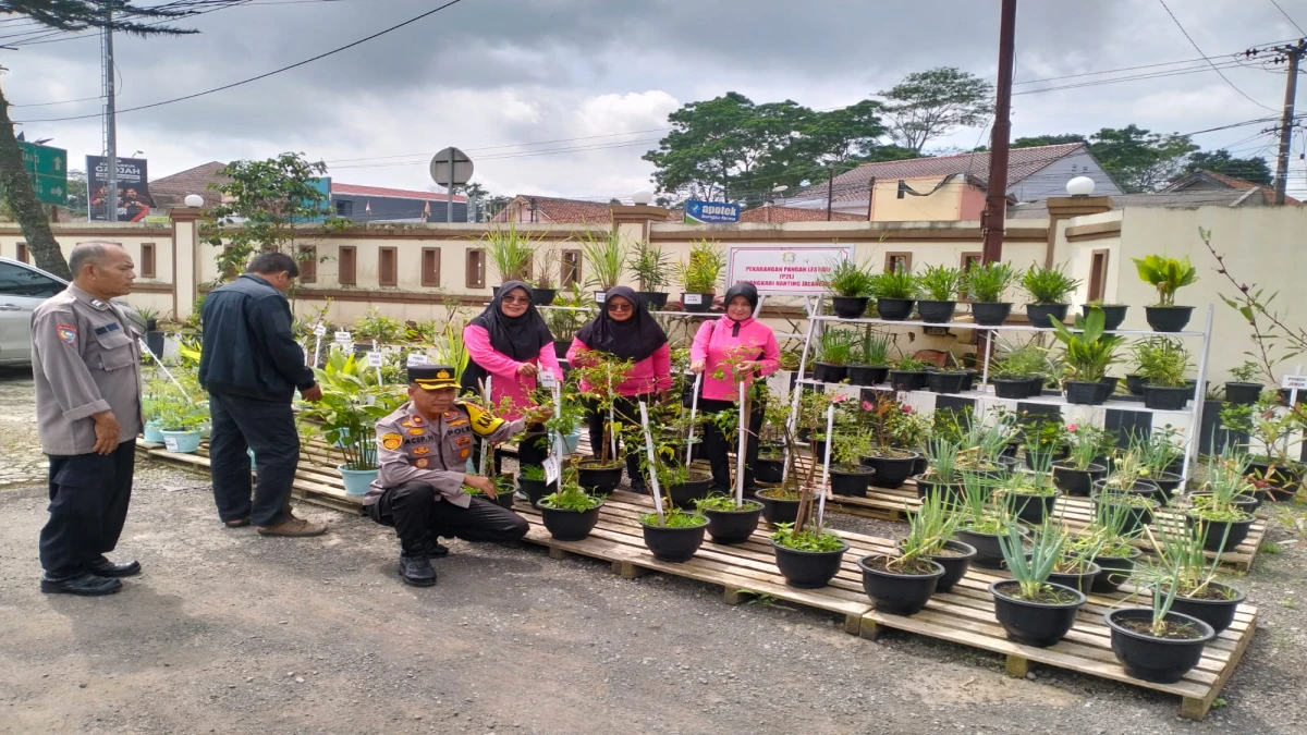 Sinergi Polsek Jalancagak dan Bhayangkari Dorong Program Makan Bergizi Gratis dengan P2L