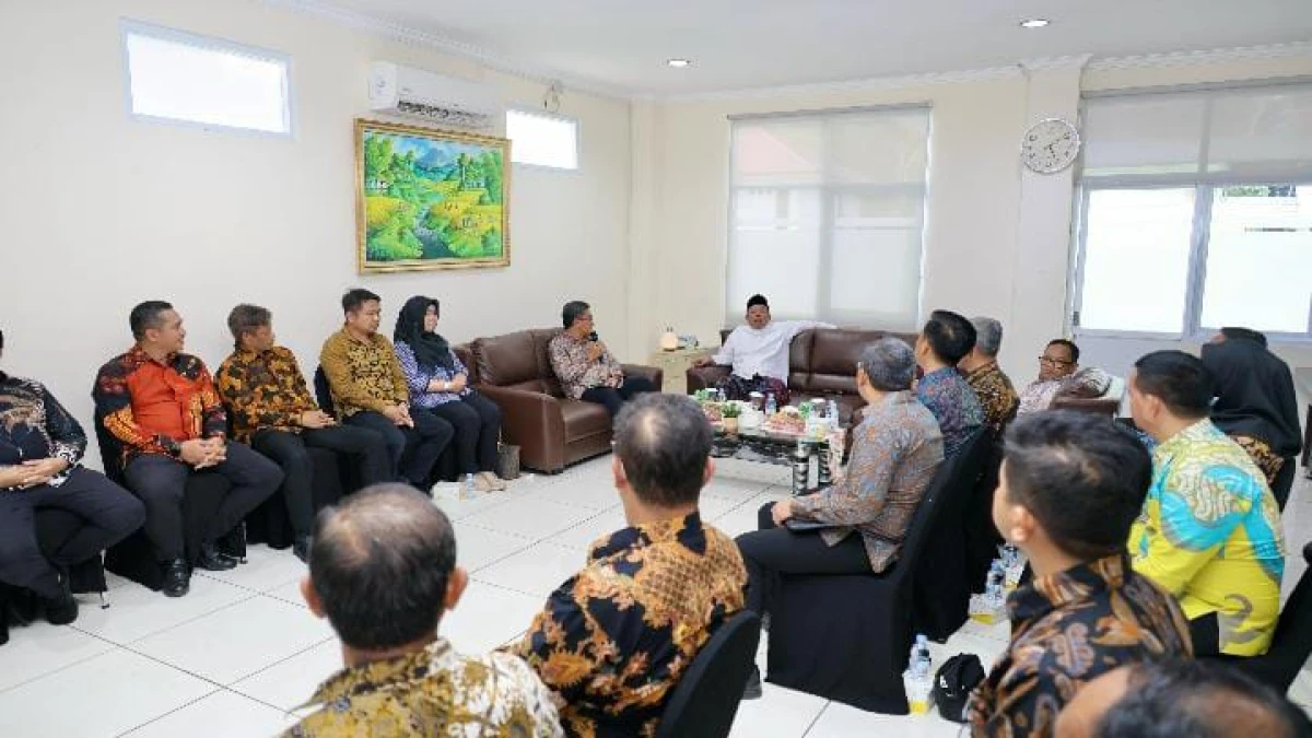 Berikan Pengarahan di Kantor Pertanahan Kota Balikpapan, Menteri Nusron Minta Jajarannya Inventarisasi Tanah Terindikasi Telantar