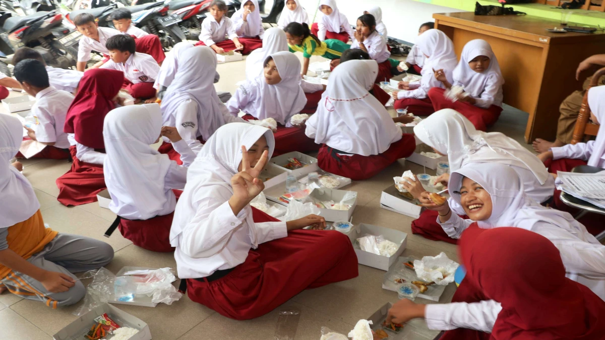 Baca Buku di Perpusda Subang Dapat Makan Bergizi Gratis
