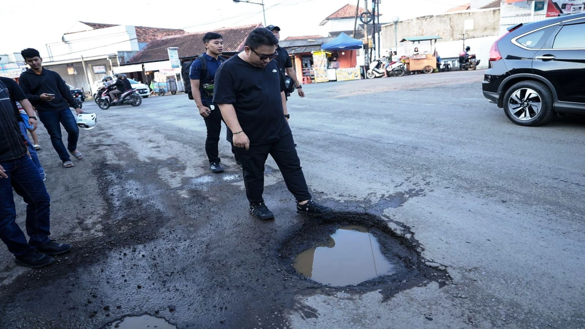Bupati Subang Reynaldy Putra Tegaskan Jalan Rusak di Pusat Kota Subang Bakal Segera Diperbaiki