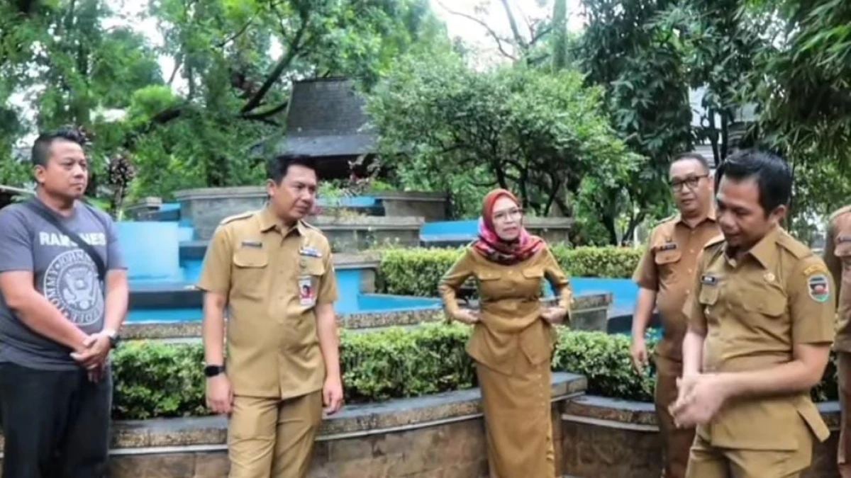 Bupati Purwakarta, Om Zein Turun Bersihkan Sampah di Perbatasan, Ciptakan Lingkungan Bersih Bebas Bencana