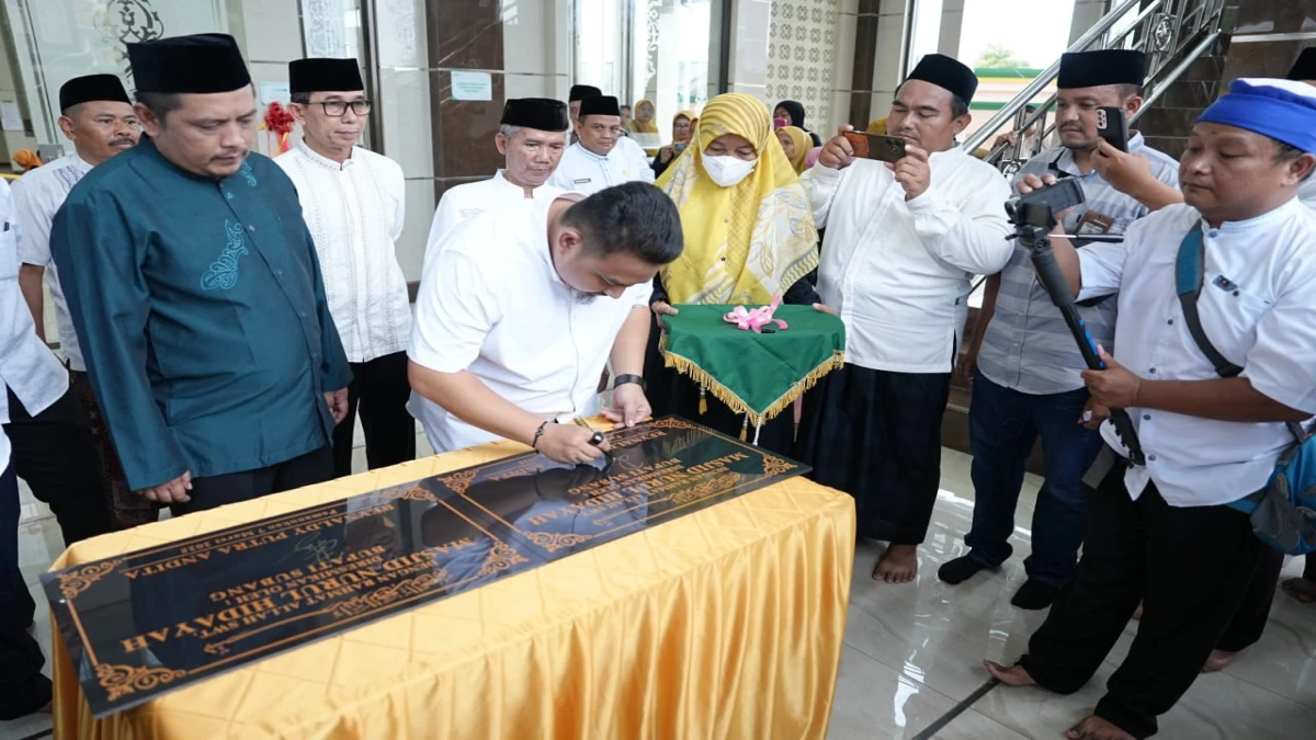 Safari Ramadhan, Kang Rey Resmikan Masjid Nurul Hidayah Rancasari dan Ajak Sayangi Lingkungan