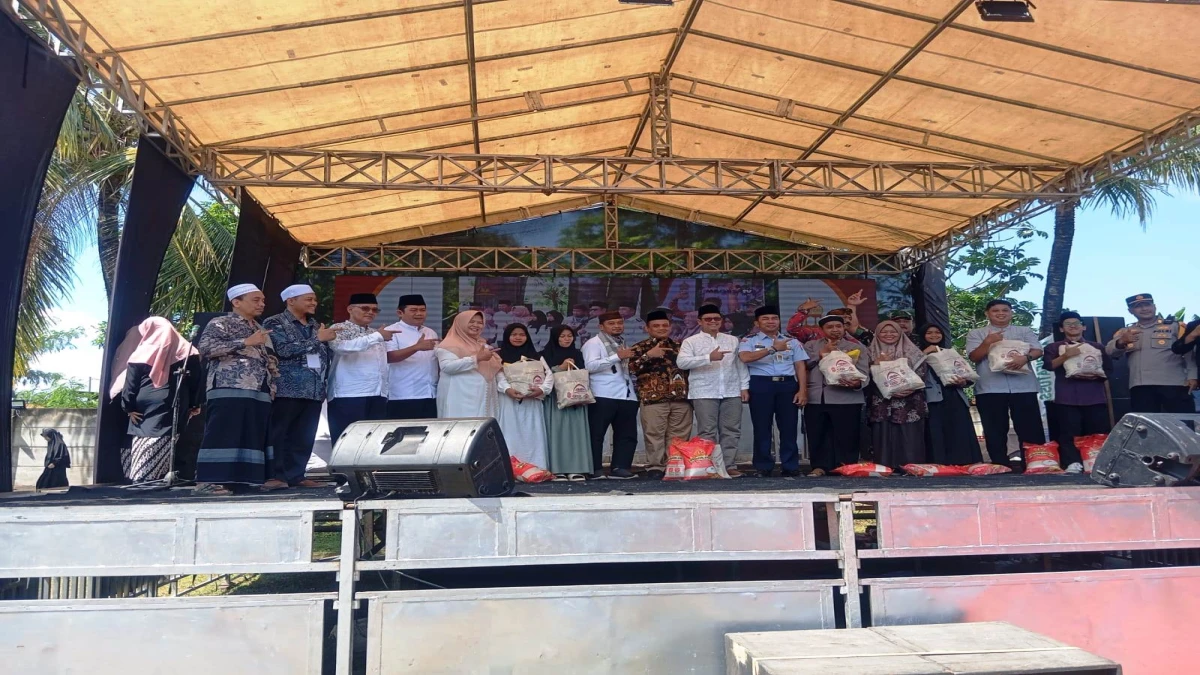 Ramadhan Penuh Cinta Bagikan 5.000 Paket Sembako di Subang