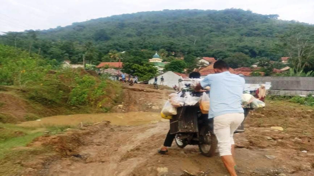 Mobilitas Warga Panyindangan Terganggu Akibat Pergerakan Tanah