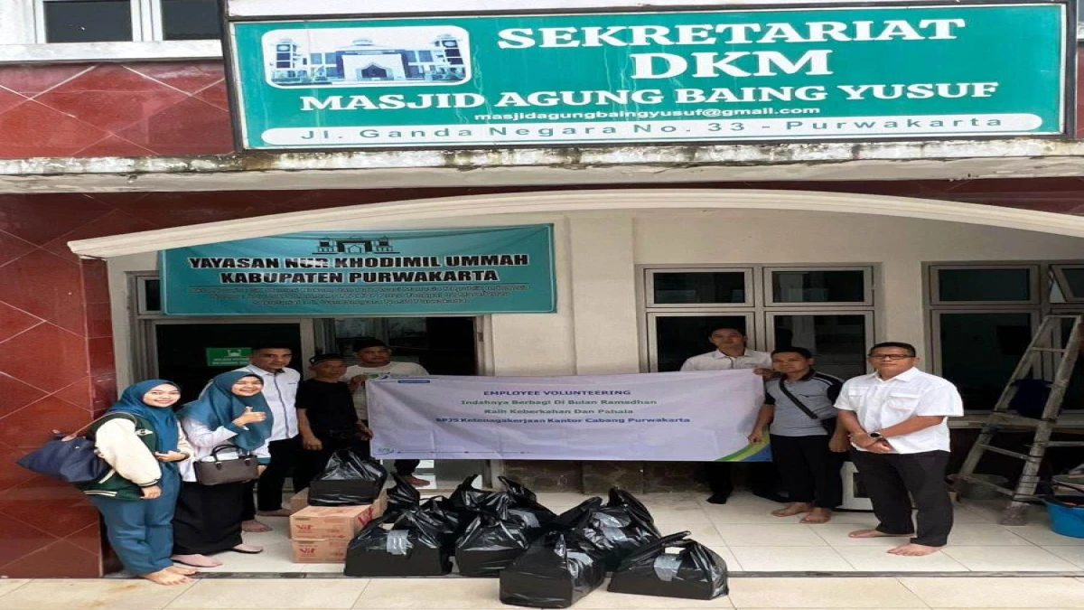 Employee Volunteering, BPJamsostek Purwakarta Salurkan 150 Paket Takjil ke Masjid Agung Baing Yusuf
