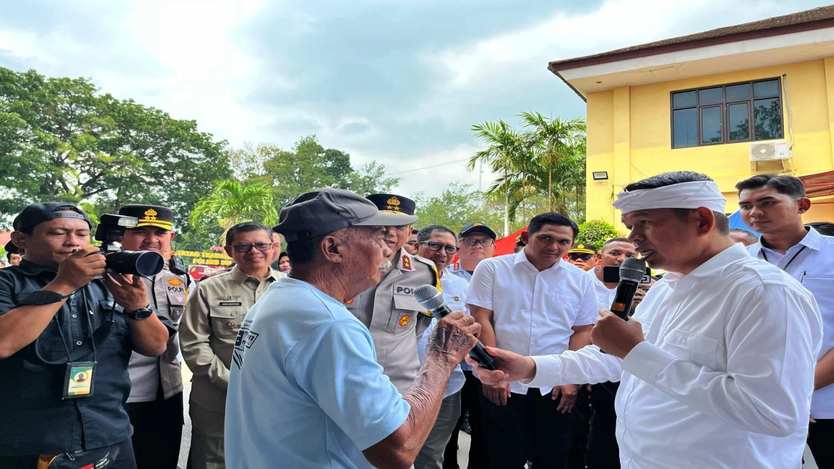 Tidak Boleh Beroperasi Selama Arus Mudik dan Balik, Gubernur Jawa Barat Dedi Mulyadi Berikan Bantuan Rp3 Juta untuk Tukang Becak