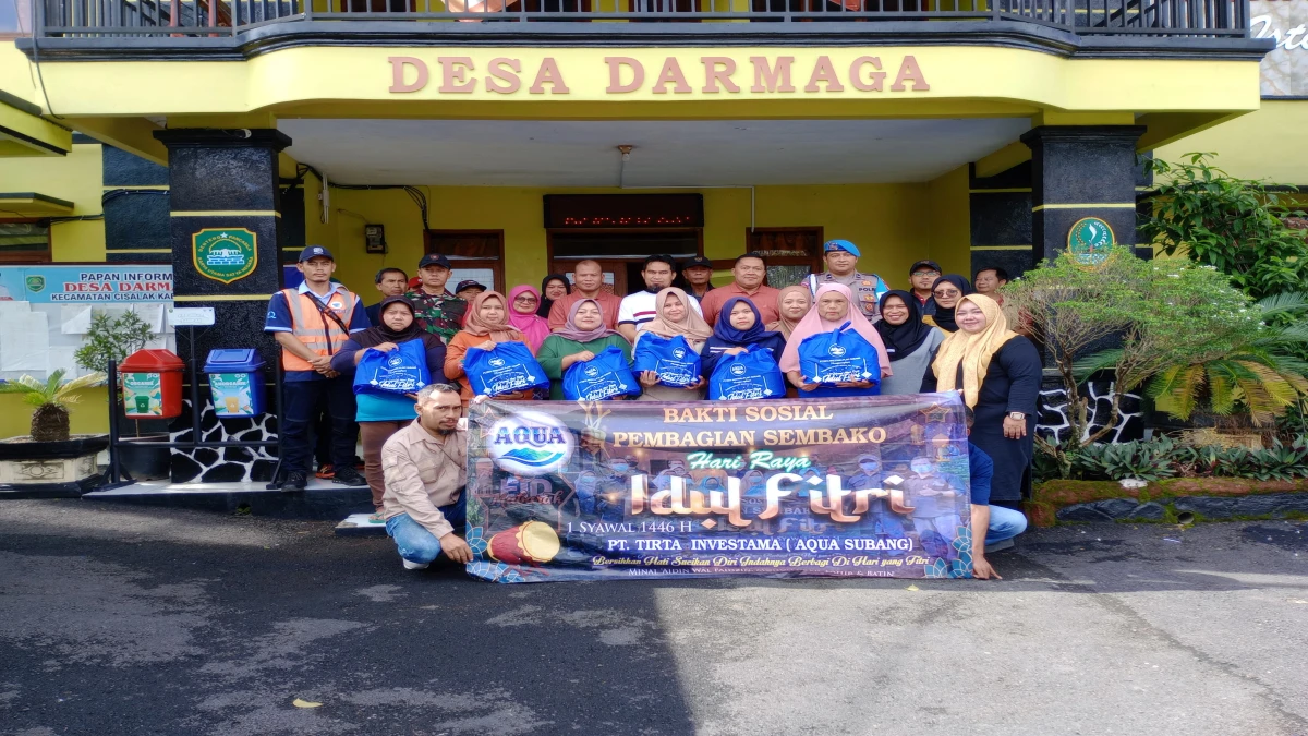 Aqua Subang Bagikan 1.025 Paket Sembako untuk Masyarakat Jelang Idul Fitri