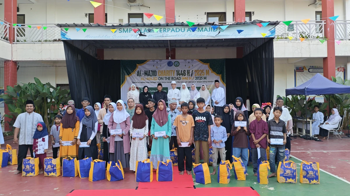 SMP IT Al-Majid Subang One The Road Sukses Digelar, Berbagi Takjil Hingga Santunan