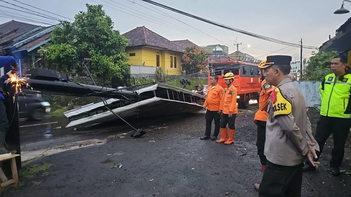 Angin Puting Beliung Terjang Desa Tambakan, 80 Rumah Rusak