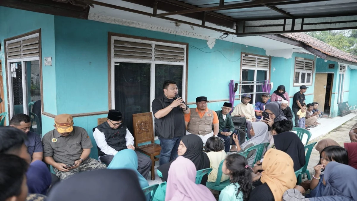 Bupati Subang Berikan Bantuan untuk Masyarakat Terdampak Puting Beliung, Pastikan Pemda Selalu Hadir