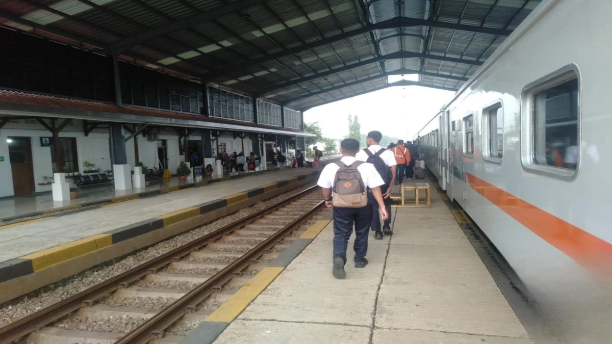 H-2 Lebaran, Penumpang di Stasiun KAI Pagadenbaru Subang Meningkat 20 Persen