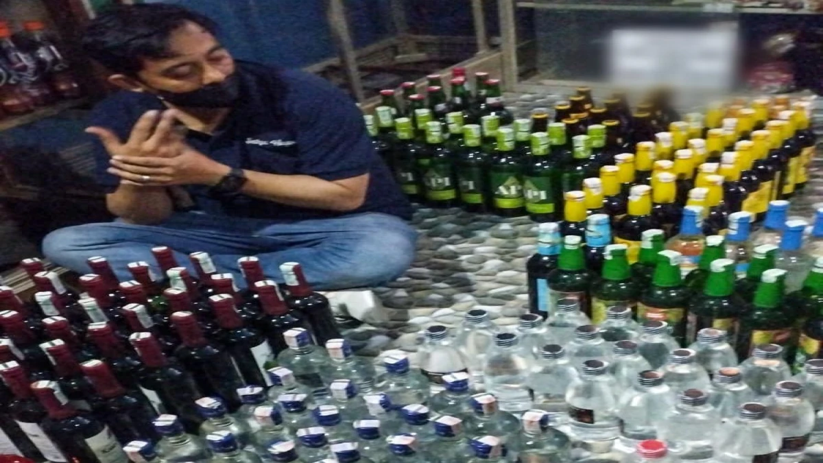 Malam Takbiran Idul Fitri, Polresta Cirebon Sita Ribuan Botol Miras Hasil Razia Pekat Jelang Lebaran