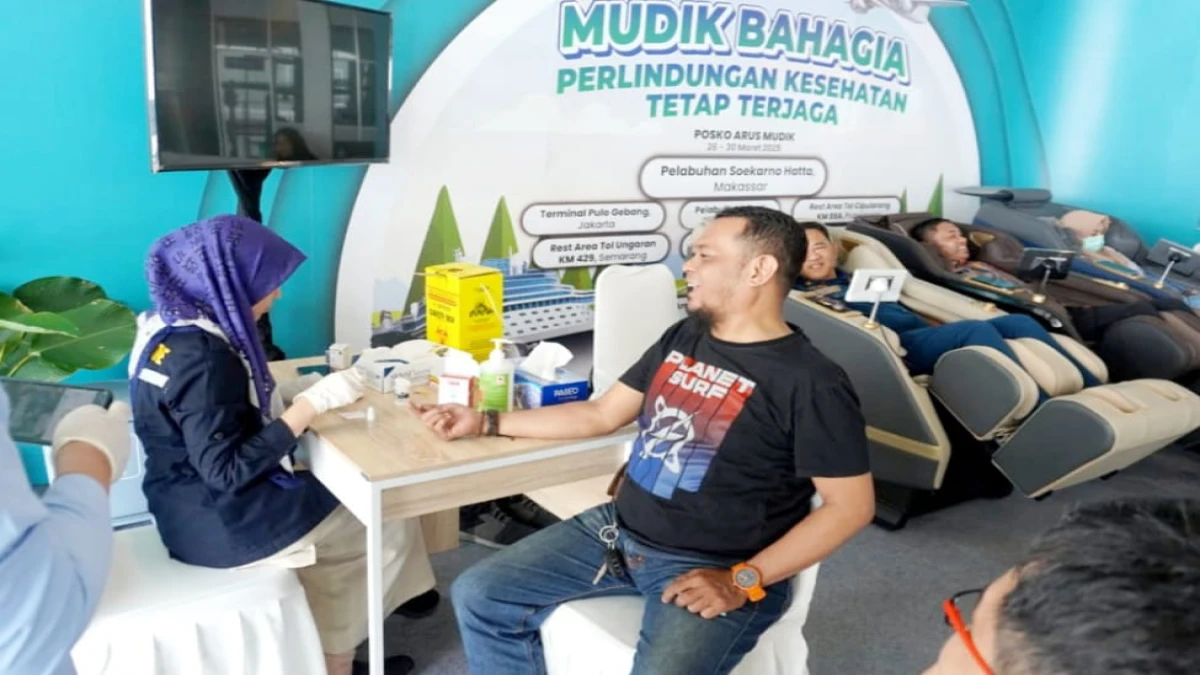 BNI Bagikan 200 Takjil dan Layanan Kesehatan di Posko Mudik Malang