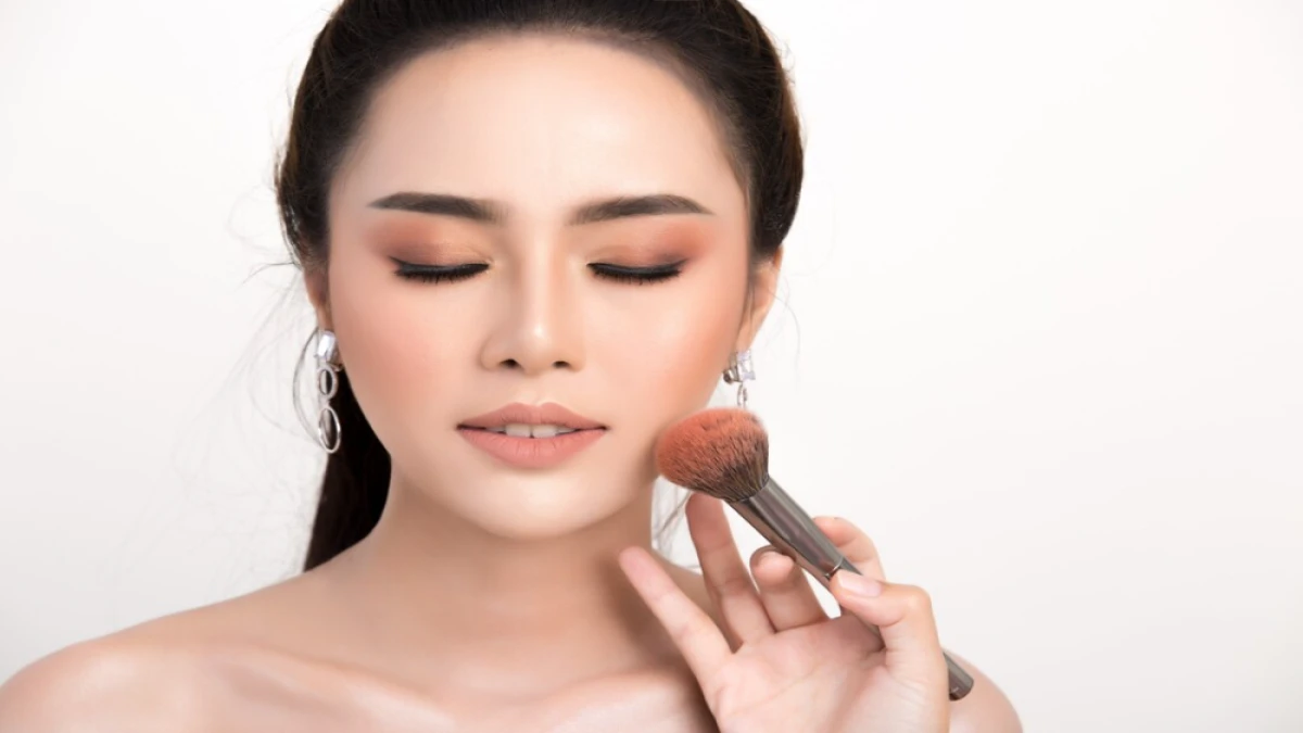 Tips Makeup Tahan Lama Sepanjang Hari, Tetap Percaya Diri!
