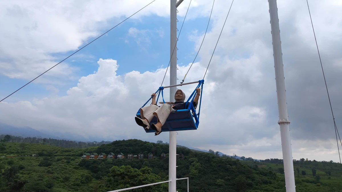 Giant Swing D'Castello Subang, Wahana Ekstrem Baru dengan Sensasi Melayang di Ketinggian